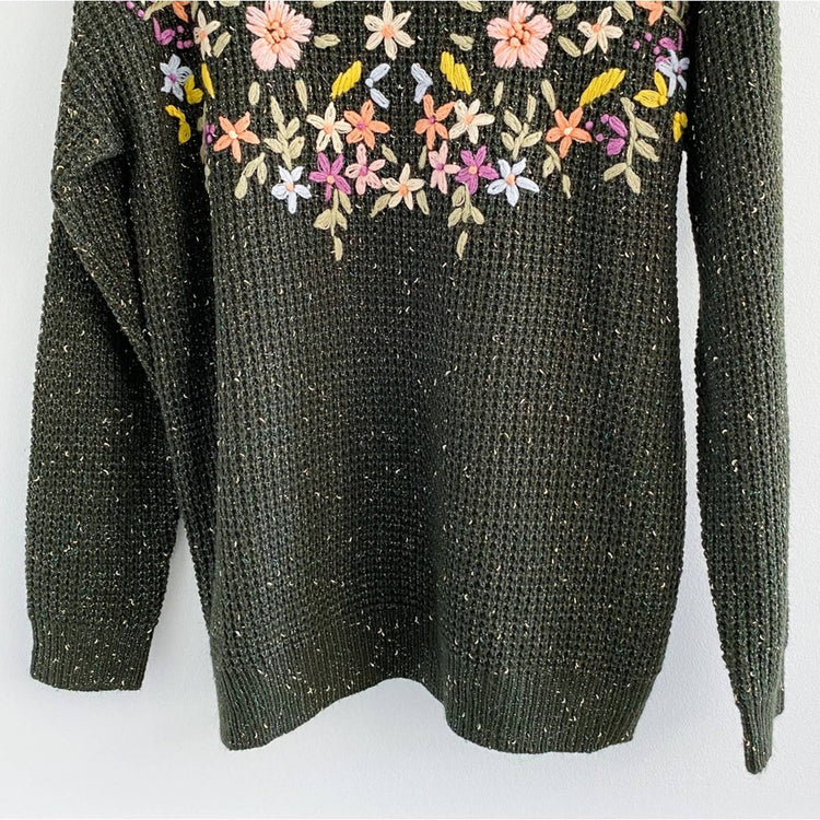 Tea & Rose Boutique Green Embroidered Floral Sweater Size Medium